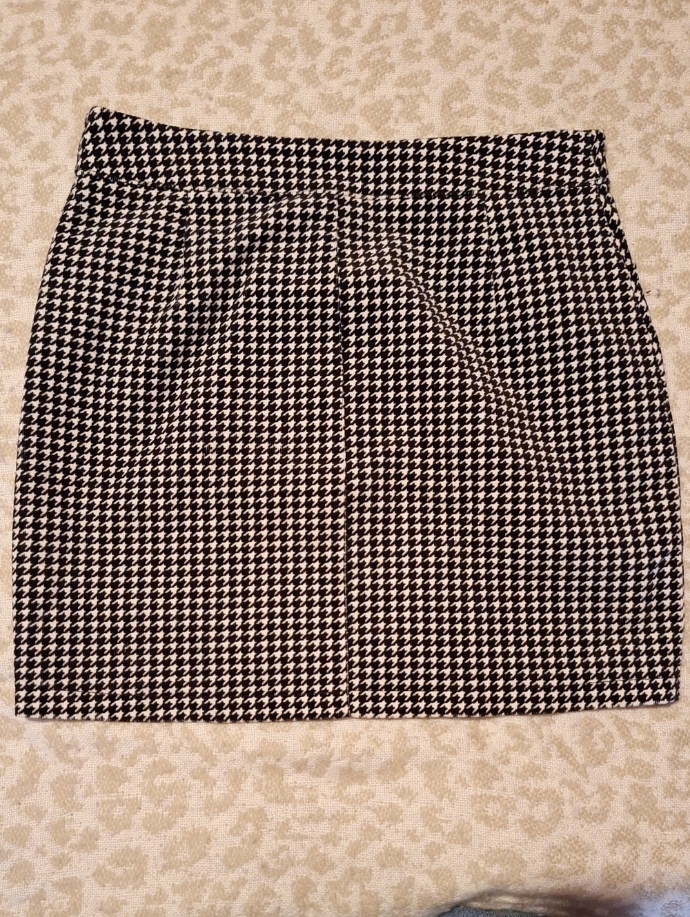 Forever 21 Black & White Houndstooth Button-Front Mini Skirt - Picture 4 of 4